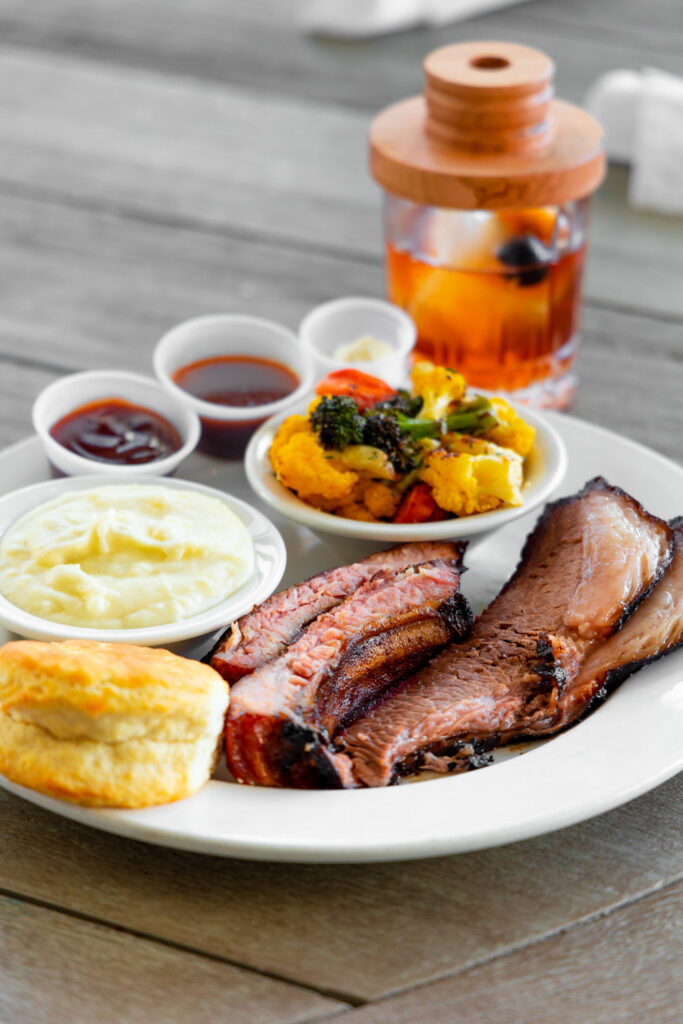 sweet t's restaurant and bar, best southern bbq in windsor california, most popular restaurant in sonoma county