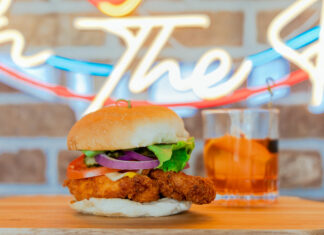 sweet t's restaurant and bar, best fried chicken in sonoma county, most popular southern food in windsor california,